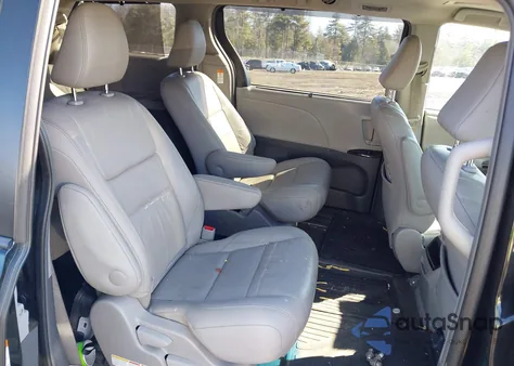 2017 Toyota Sienna Xle 7 Passenger z USA, uszkodzony, nr VIN 5TDDZ3DC8HS166143